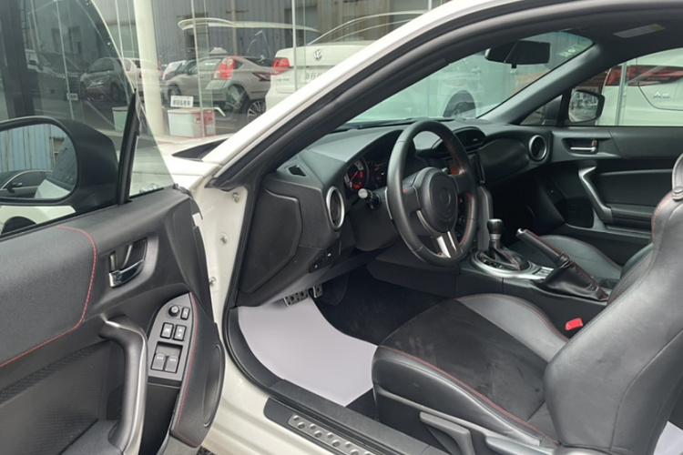 丰田86 2013款 2.0L 自动豪华型中控内饰7001