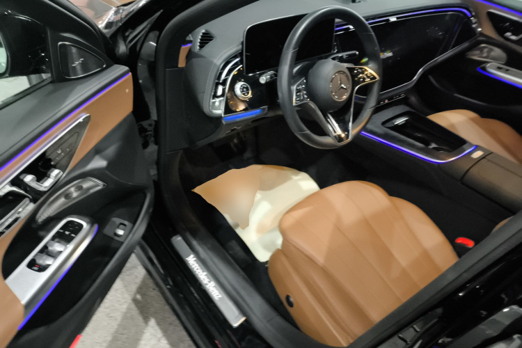 奔驰E级(进口) 2024款 E 300 豪华型运动版中控内饰20