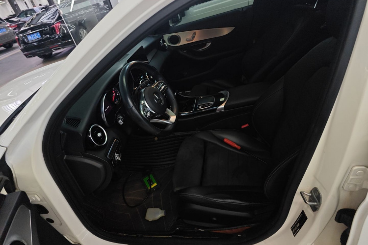 奔驰C级 2019款 C 260 运动版中控内饰19