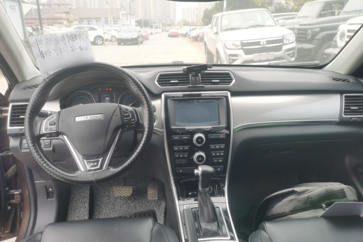 哈弗H2 2016款 红标 1.5T 自动两驱精英型中控内饰12