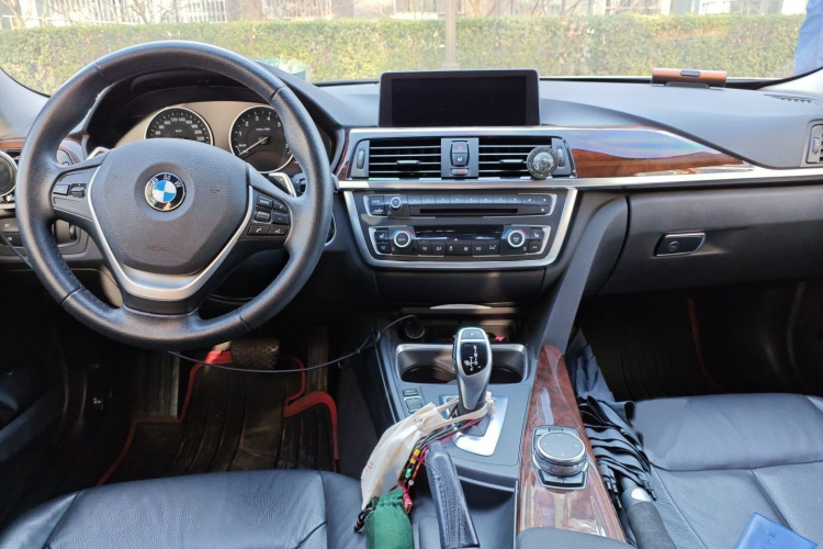 宝马3系 2015款 320Li 超悦版豪华设计套装中控内饰7002