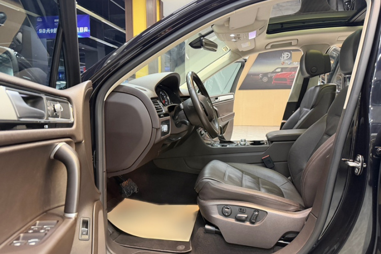 大众 途锐 2017款 3.0TSI 拓野型中控内饰7005