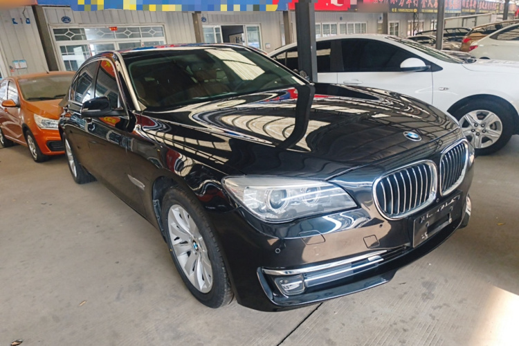 宝马7系 2014款 730Li 臻享型车身外观3