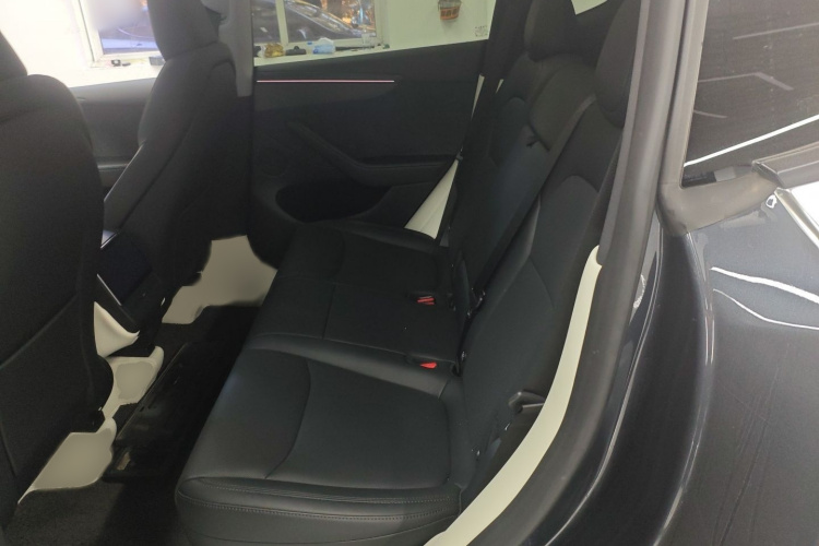 特斯拉 Model Y 2025款 长续航全轮驱动 首发版中控内饰7004