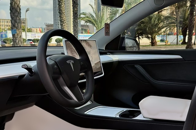 特斯拉 Model Y 2022款 改款 后轮驱动版车身外观6006