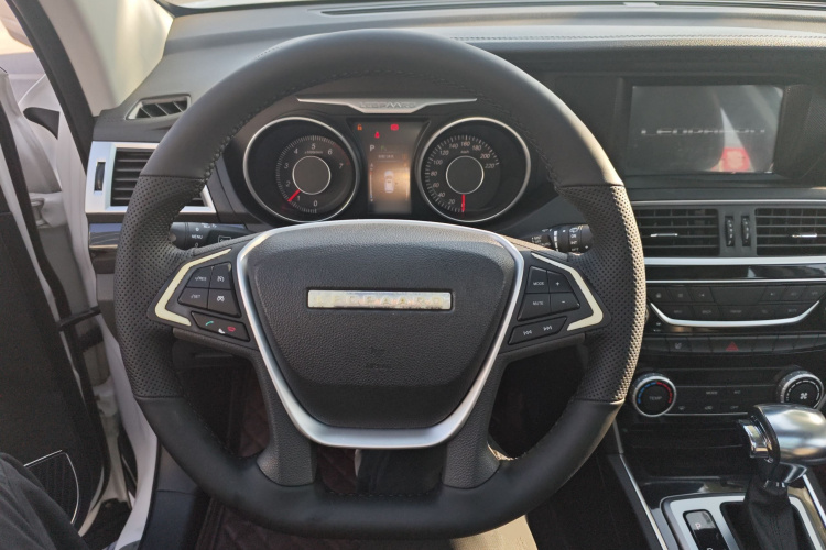 猎豹汽车 猎豹CS10 2017款 2.0T 自动豪华型中控内饰13