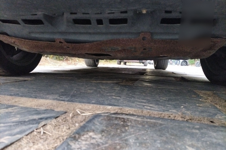 比亚迪 唐新能源 2017款 2.0T 全时四驱豪雅型 7座局部细节9008