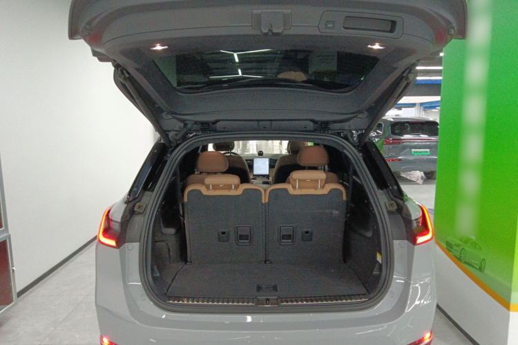 蔚来ES8 2020款 580KM 签名版 六座版机舱底盘23