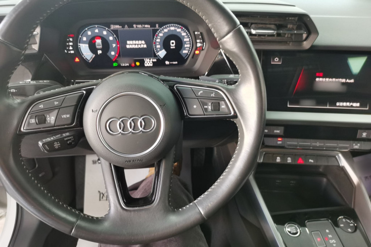 奥迪A3 2022款 A3L Limousine 35 TFSI 时尚运动型中控内饰7002