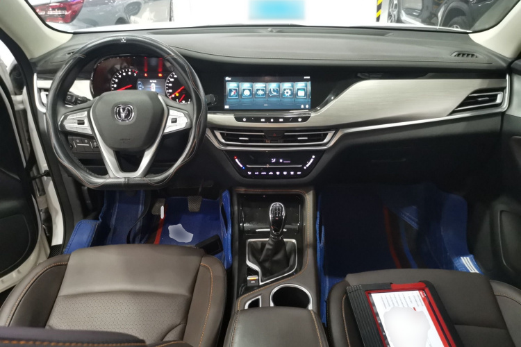 长安CS35PLUS 2019款 1.6L 手动酷联版中控内饰12