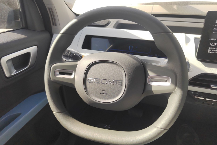 吉利银河 2024款 熊猫mini 200km 耐力熊中控内饰13