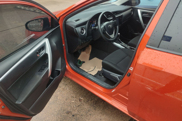 丰田 雷凌 2017款 改款 185T CVT领先版 国V中控内饰7003