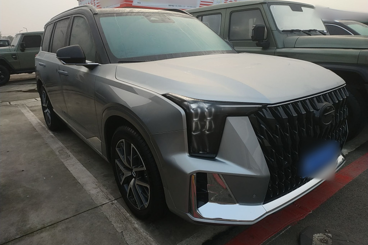 广汽传祺 传祺GS8 2024款 双擎系列 2.0TM 两驱尊贵版车身外观3