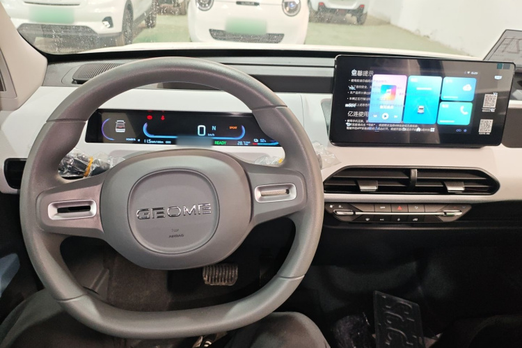 吉利银河 2024款 熊猫mini 200km 耐力熊中控内饰12