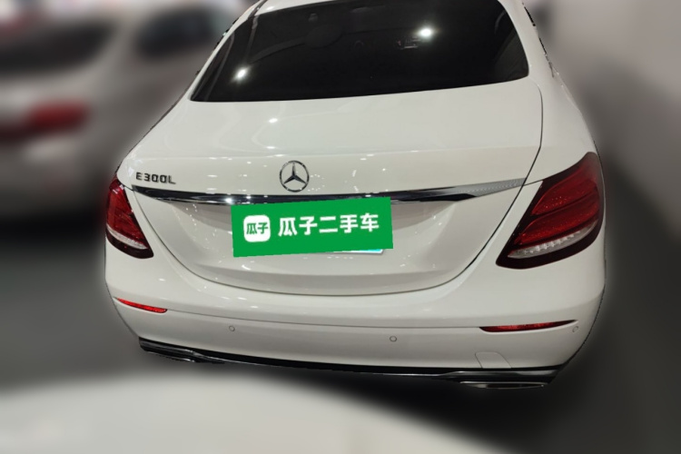 奔驰E级 2020款 E 300 L 豪华型车身外观6