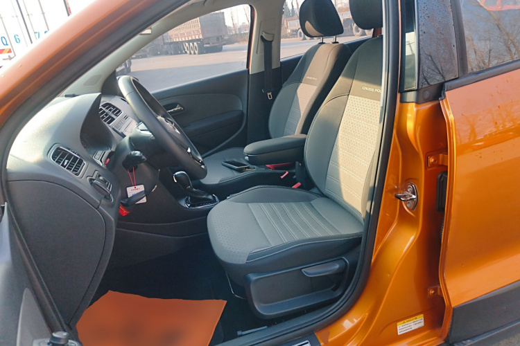 大众 2014款 1.6L Cross Polo 自动中控内饰19