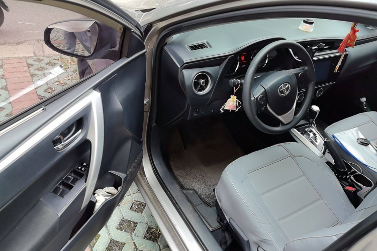 丰田 卡罗拉 2017款 改款 1.2T S-CVT GL-i中控内饰7003