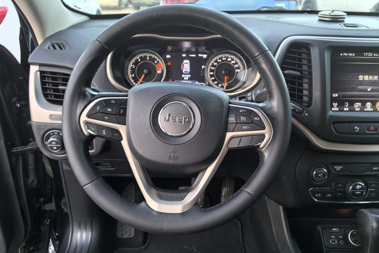 Jeep 自由光 2016款 2.0L 优越版中控内饰7002