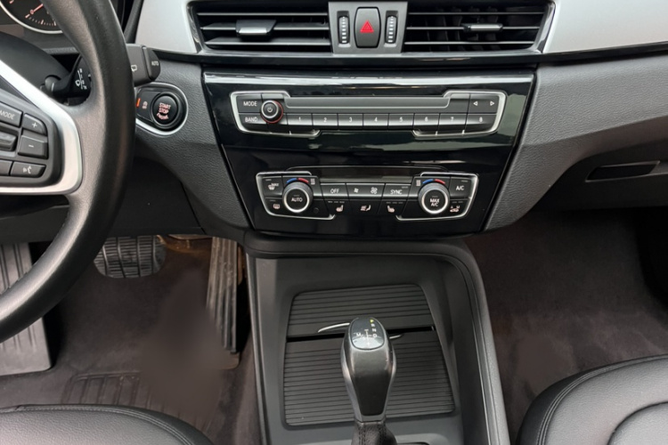 宝马X1 2016款 sDrive18Li 尊享型中控内饰7003