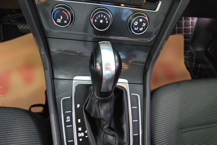 大众 高尔夫 2018款 230TSI 自动舒适型局部细节18