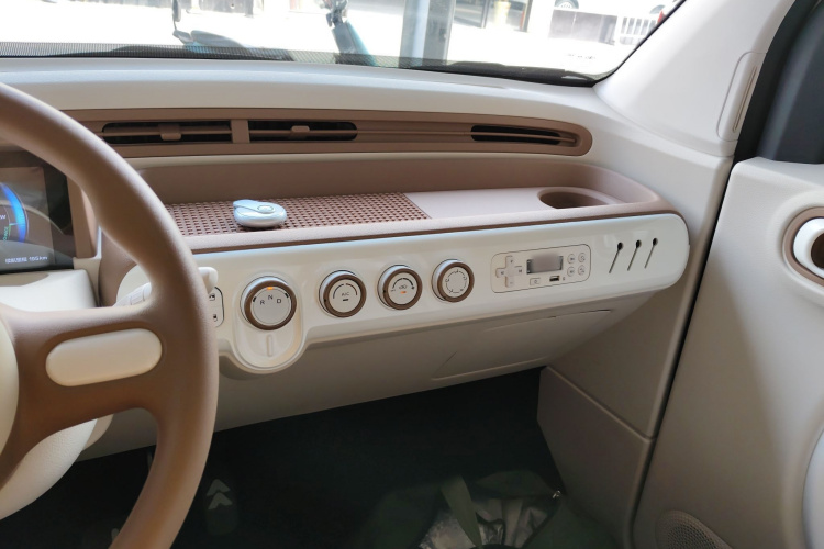 奔腾小马 2025款 222km 灵动马中控内饰12