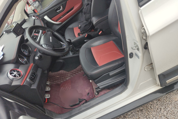 哈弗H1 2016款 改款 蓝标 1.5L 手动豪华型中控内饰19