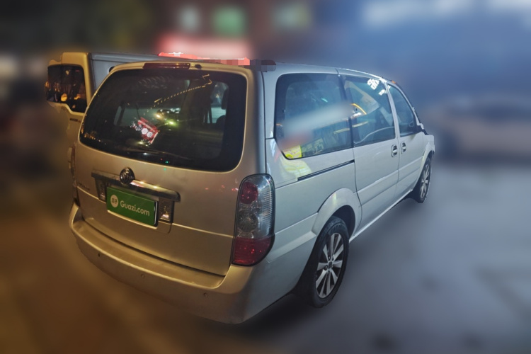 别克GL8 2013款 2.4L 行政版车身外观7