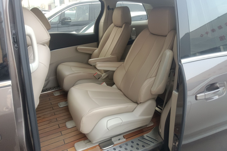 别克GL8 2021款 陆上公务舱 652T 舒适型中控内饰7004