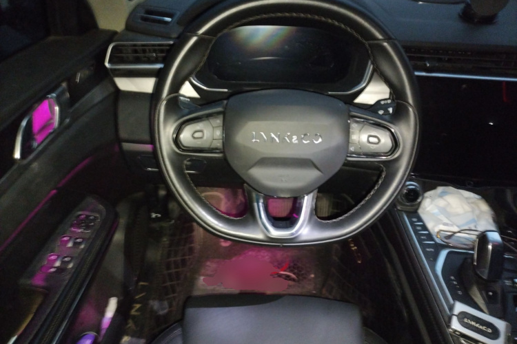 领克01 2021款 2.0TD 两驱型Pro中控内饰13