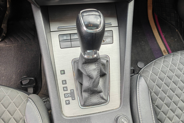 斯柯达 明锐 2019款 1.5L 自动智行豪华版 国V中控内饰7004