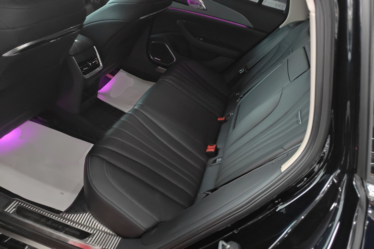 红旗H5 2023款 2.0T 自动智联旗畅版中控内饰7004