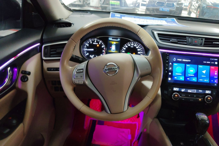 日产 奇骏 2014款 2.5L CVT领先版 4WD中控内饰13