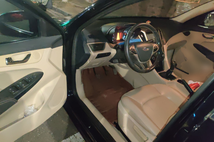 奇瑞 艾瑞泽7 2015款 1.6L 手动致享版中控内饰20