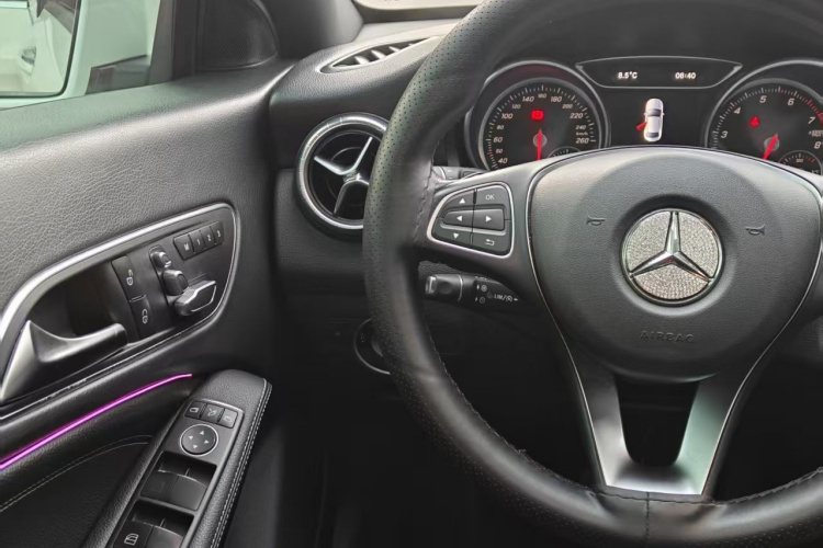 奔驰CLA 2016款 改款 CLA 200 时尚型中控内饰7002