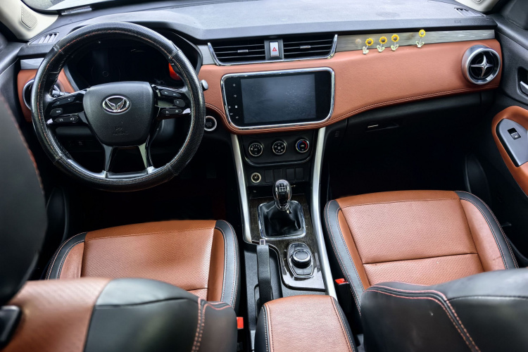 北汽幻速S3 2016款 S3L 1.5L 手动尊贵型中控内饰7002