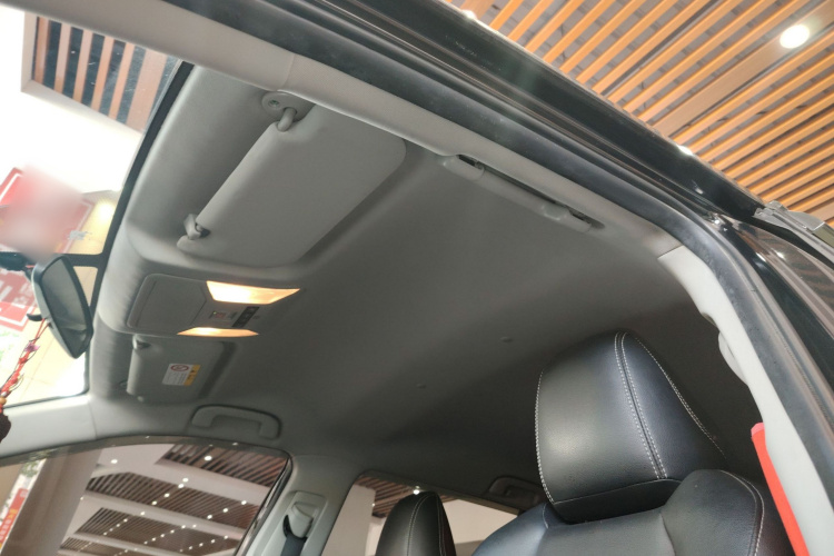 丰田 威兰达 2022款 2.0L CVT两驱领先版局部细节22