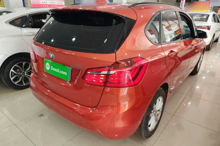 宝马2系旅行车 2016款 218i 时尚型车身外观7