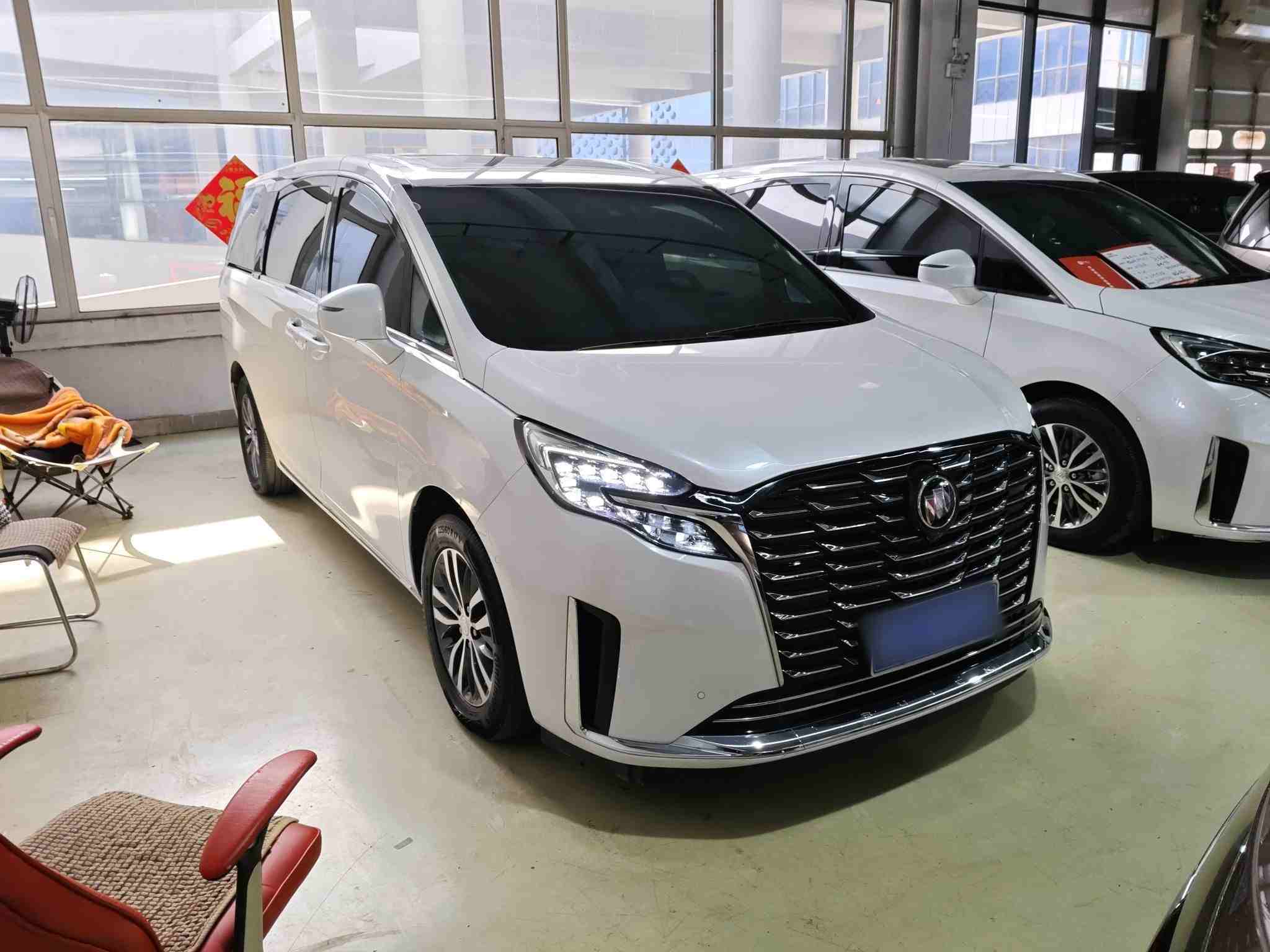 车辆右前45度外观展示