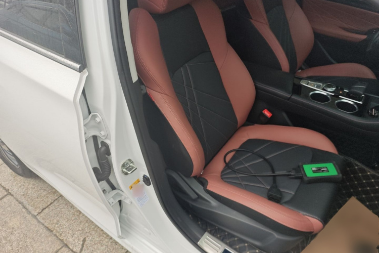 长安 逸动 2022款 PLUS 蓝鲸NE 1.4T GDI DCT尊贵版局部细节41