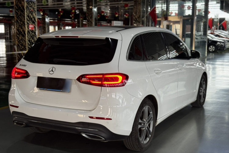 奔驰B级 2020款 B 200 动感型车身外观6006
