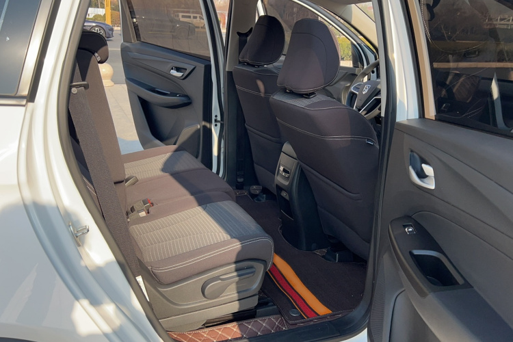 宝骏730 2019款 1.5T CVT时尚型 7座 国VI中控内饰7004