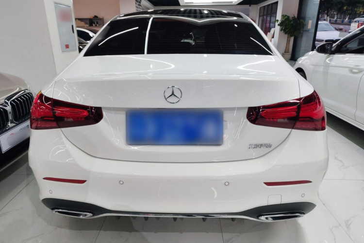 奔驰A级 2023款 A 200 L 时尚型车身外观6