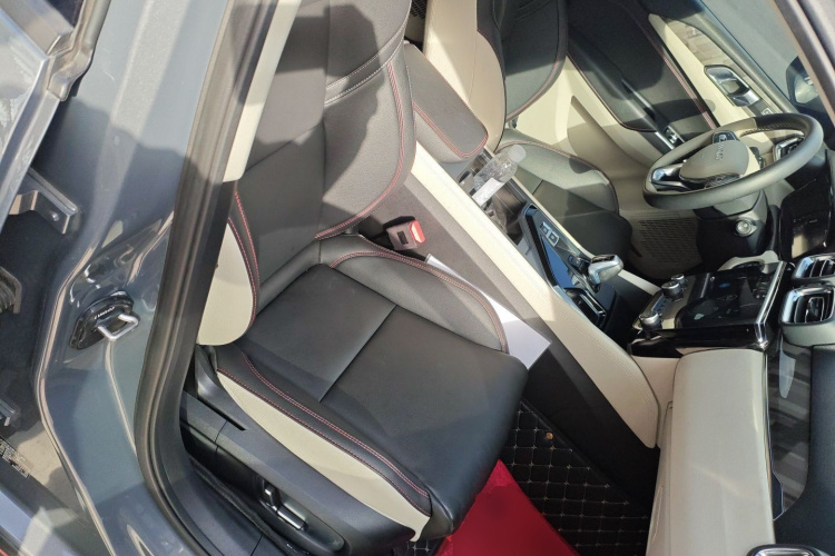 领克02 2021款 1.5TD DCT两驱耀 冠军版局部细节41