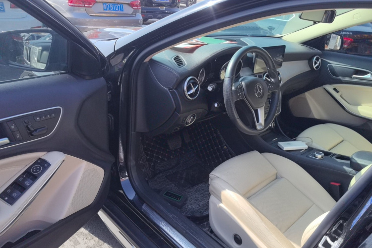 奔驰GLA 2016款 GLA 220 4MATIC 时尚型中控内饰20