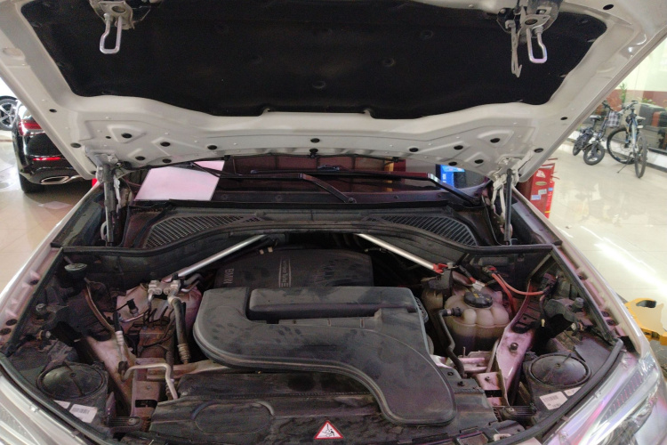 宝马X5(进口) 2015款 xDrive28i机舱底盘24