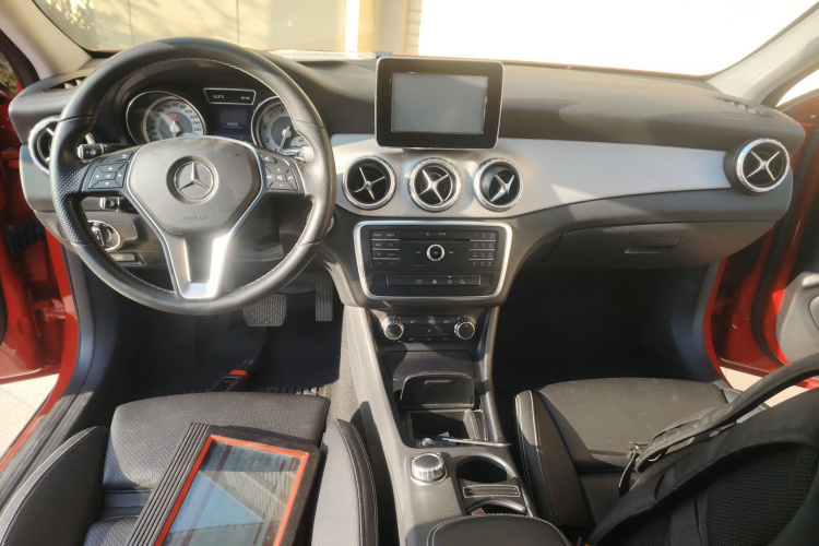 奔驰GLA 2016款 GLA 200 时尚型中控内饰12