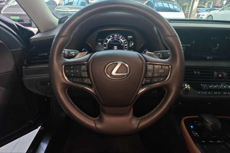 雷克萨斯LS 2020款 500h 卓越版 国VI中控内饰13