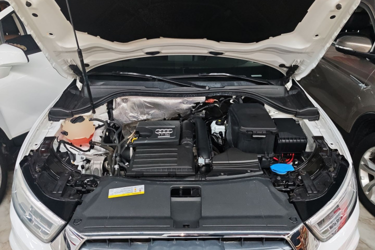 奥迪Q3 2018款 30周年年型 30 TFSI 时尚型机舱底盘24