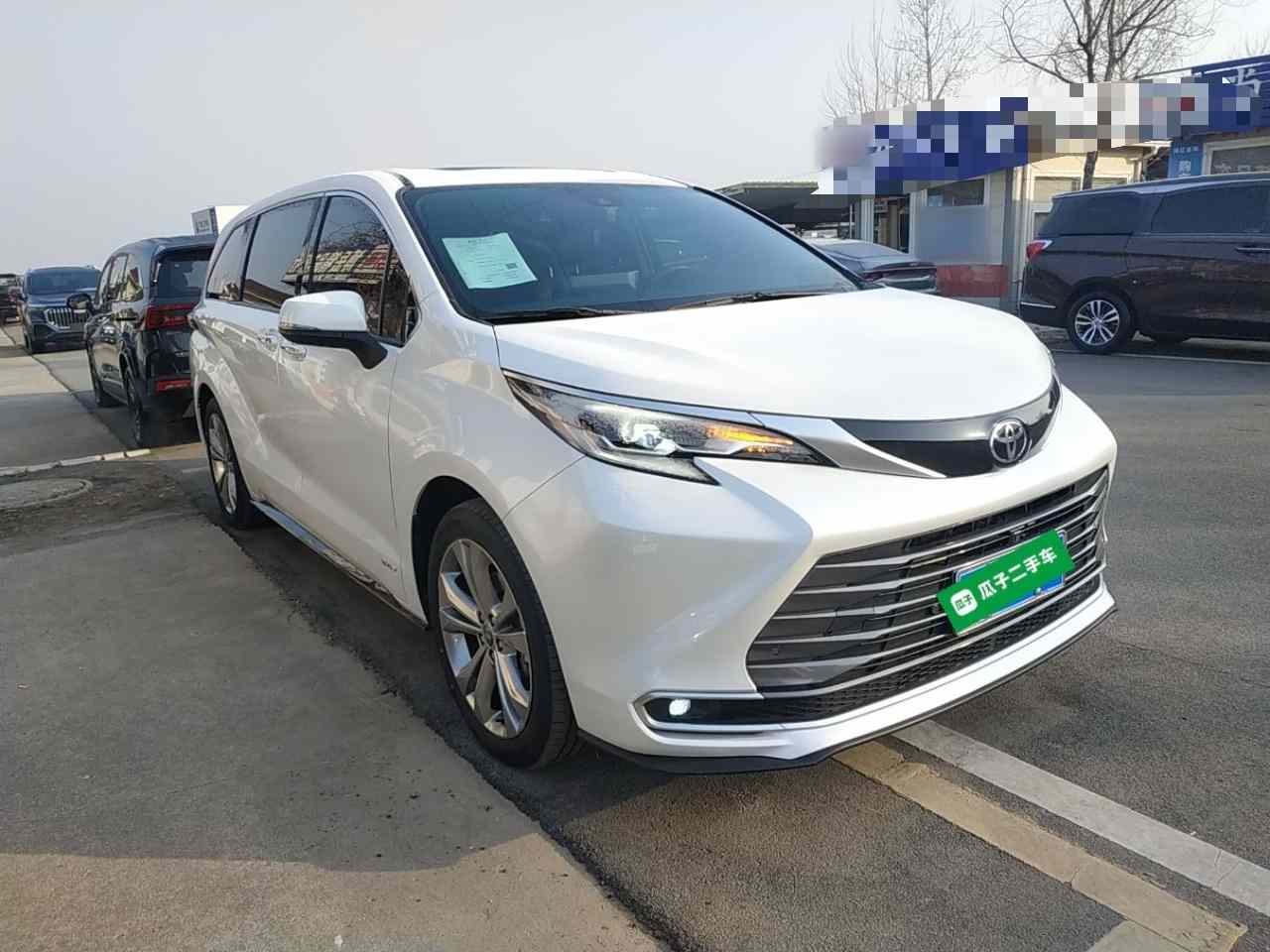 丰田 赛那SIENNA 2024款 2.5L混动 尊贵版(3)