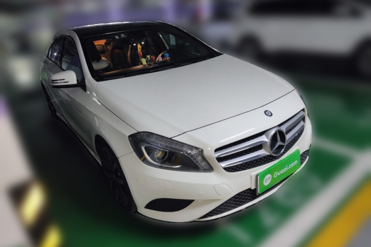 奔驰A级(进口) 2015款 A 200 时尚型车身外观3